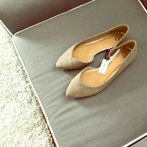 Gap Tan Flats - NWT. size 8